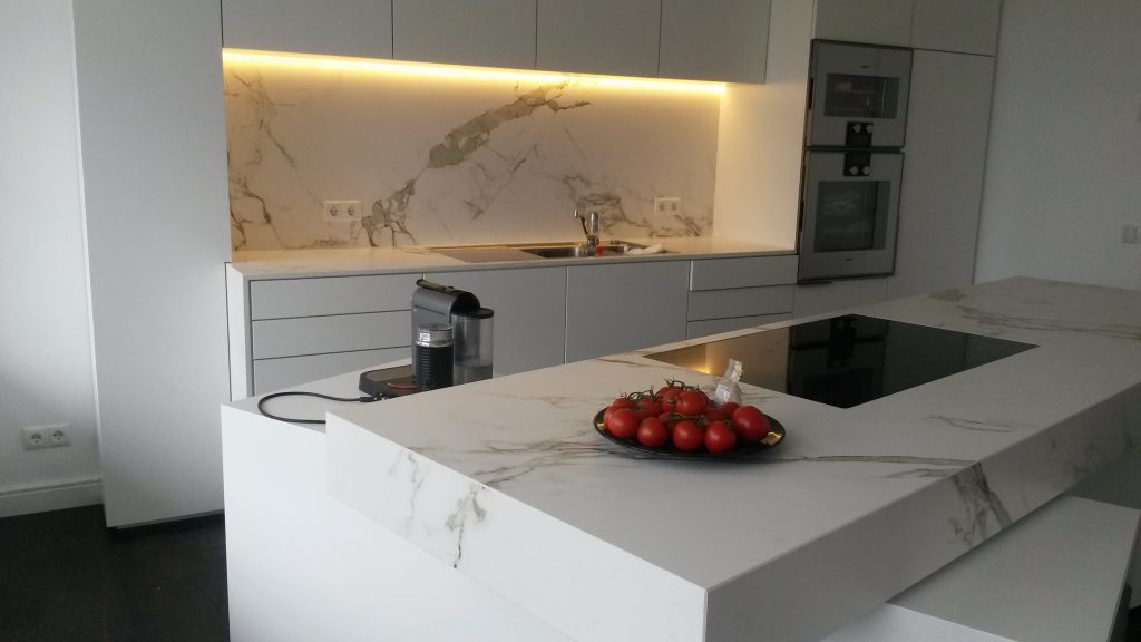 Küche Design Naturstein weiß